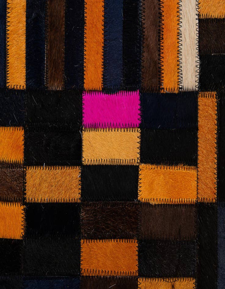 Detail image of 5' 1 x 7' 11 Cowhide - Patchwork Rug