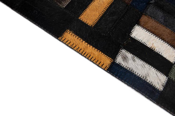 Detail image of 5' x 7' 11 Cowhide - Patchwork Rug