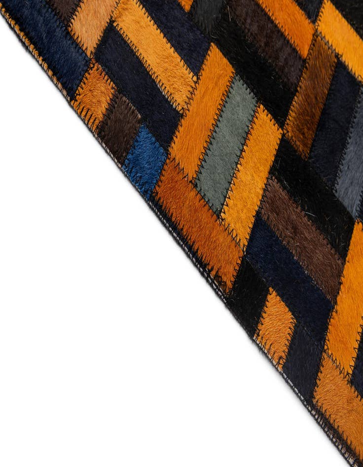 Detail image of 5' 1 x 7' 11 Cowhide - Patchwork Rug