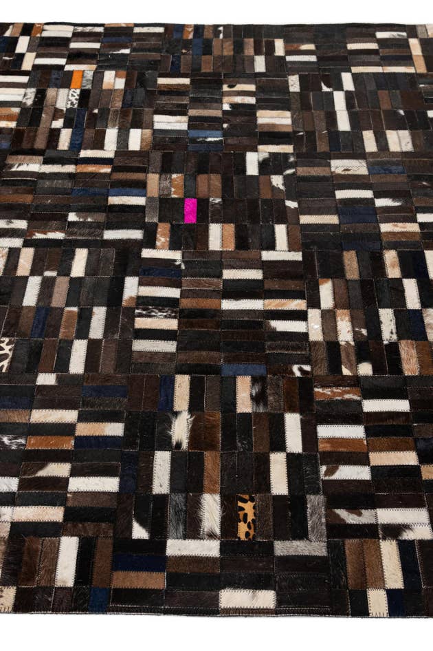 Detail image of 5' 1 x 8' Cowhide - Patchwork Rug