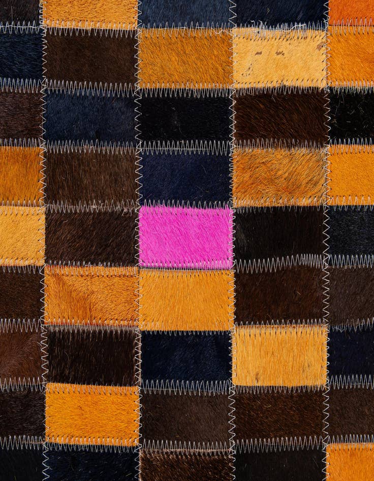 Detail image of 5' 1 x 8' Cowhide - Patchwork Rug