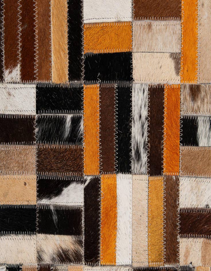 Detail image of 5' 1 x 8' Cowhide - Patchwork Rug