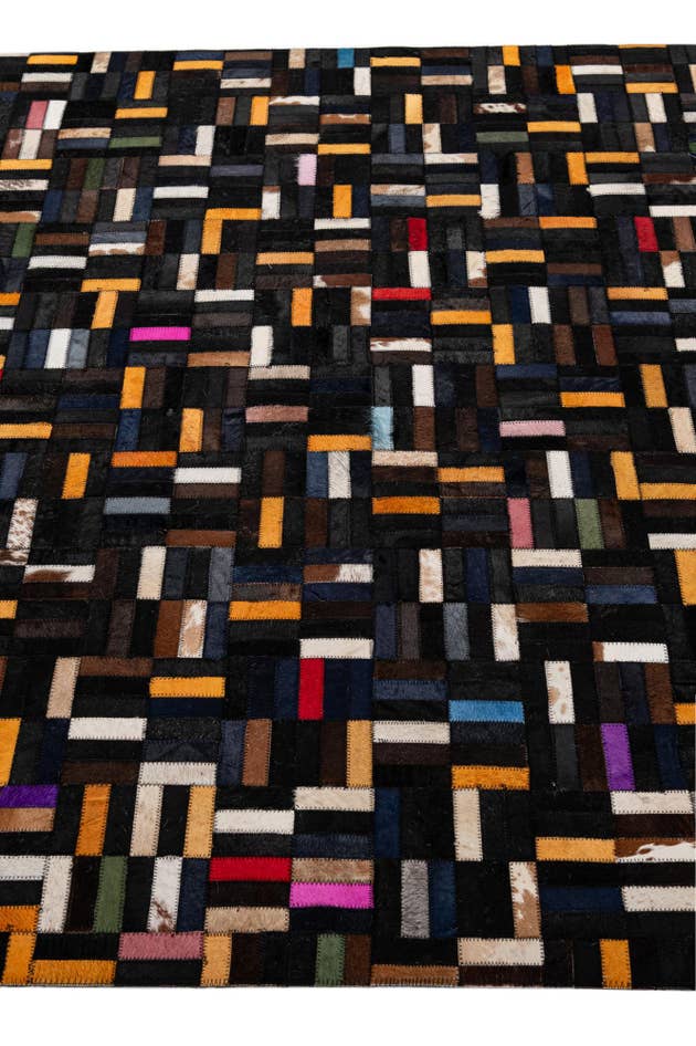 Detail image of 5' 1 x 8' Cowhide - Patchwork Rug