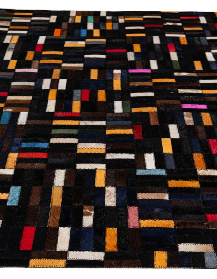 Detail image of 5' 1 x 8' Cowhide - Patchwork Rug