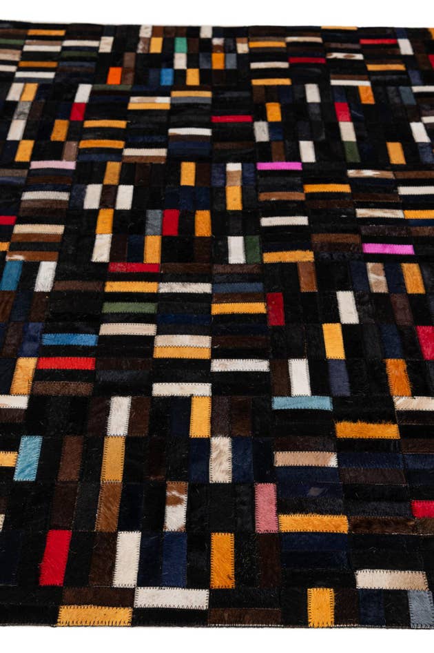 Detail image of 5' 1 x 8' Cowhide - Patchwork Rug