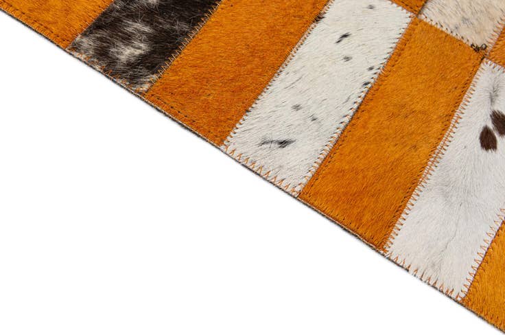 Detail image of 5' x 7' 11 Cowhide - Patchwork Rug