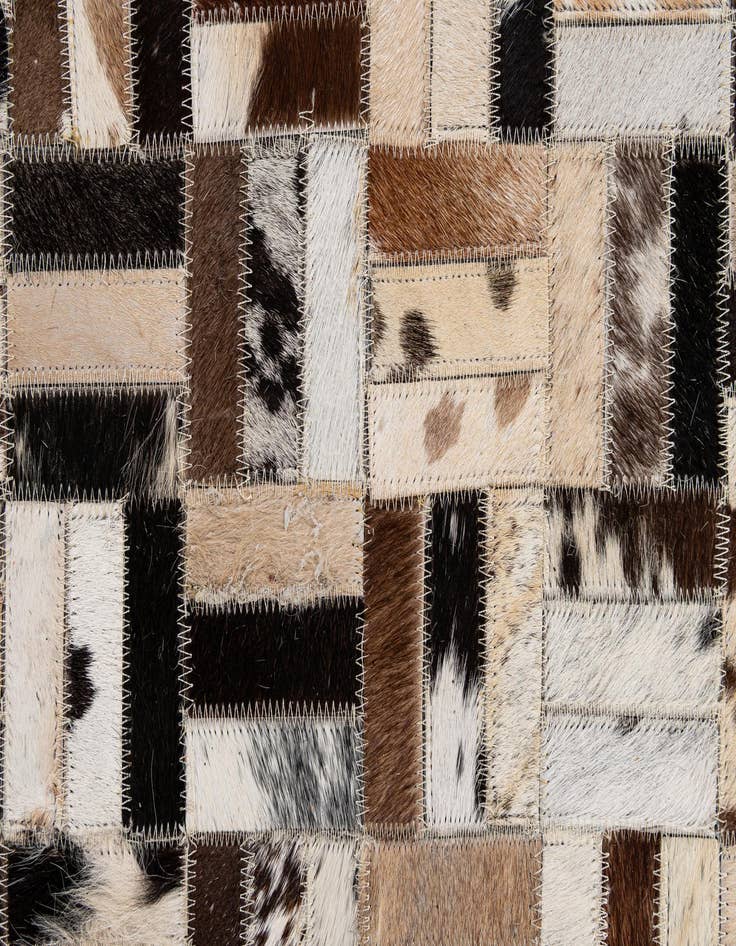 Detail image of 5' 1 x 8' Cowhide - Patchwork Rug