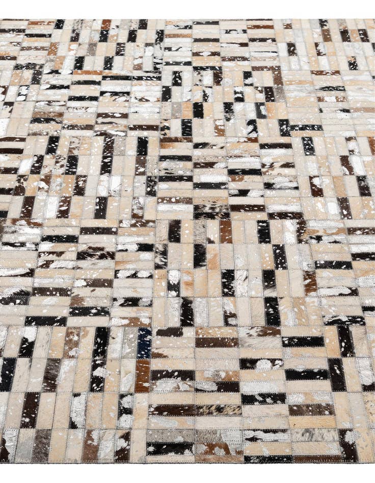 Detail image of 5' 1 x 7' 11 Cowhide - Patchwork Rug