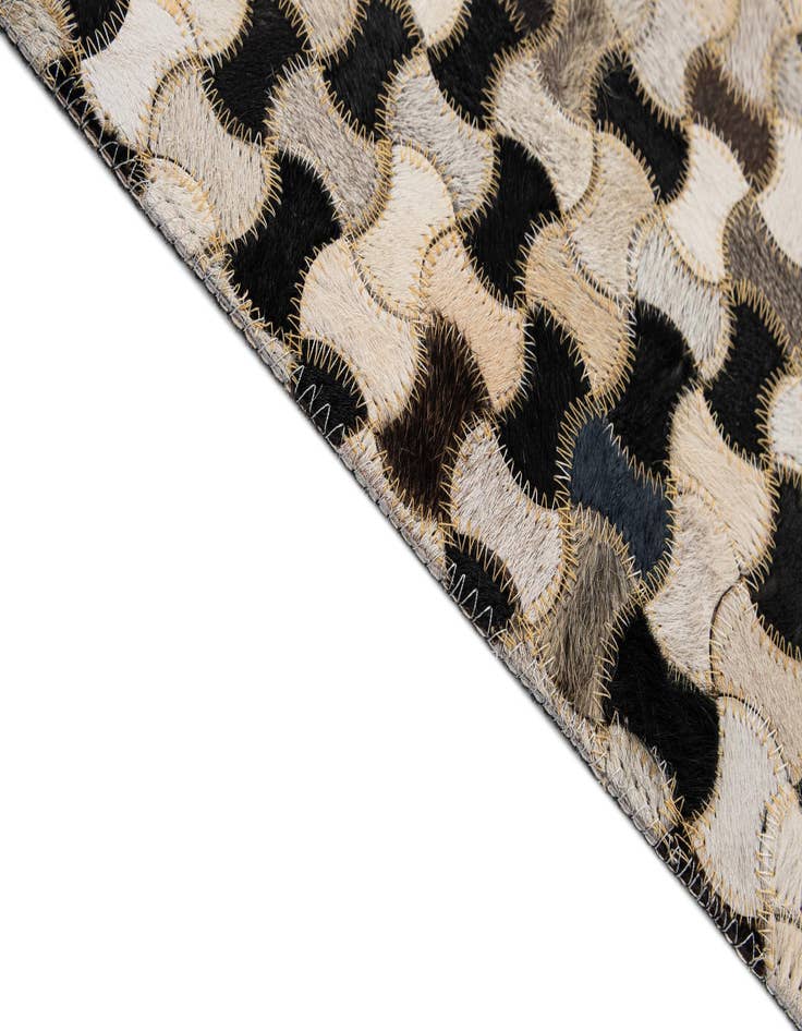 Detail image of 5' 1 x 8' Cowhide - Patchwork Rug