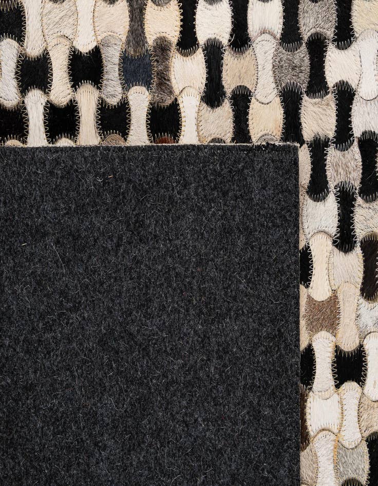 Detail image of 5' 1 x 8' Cowhide - Patchwork Rug