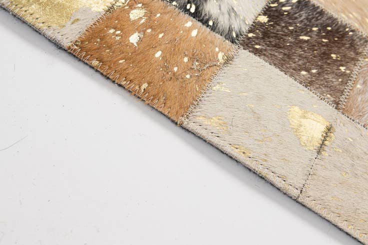 Detail image of 5' 1 x 8' Cowhide - Patchwork Rug