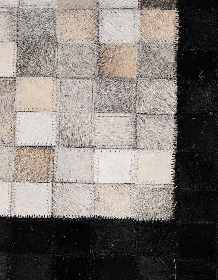 Detail image of 5' 1 x 8' Cowhide - Patchwork Rug