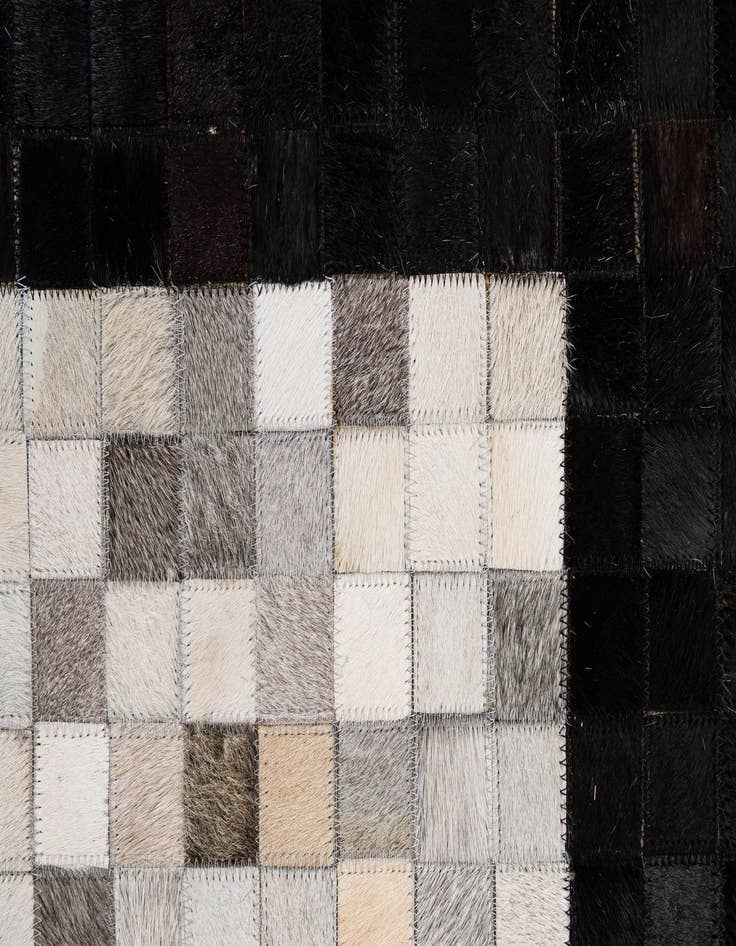 Detail image of 5' x 7' 10 Cowhide - Patchwork Rug