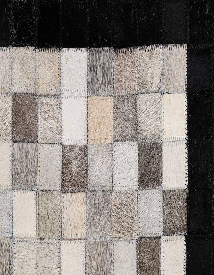 Detail image of 5' 1 x 7' 11 Cowhide - Patchwork Rug