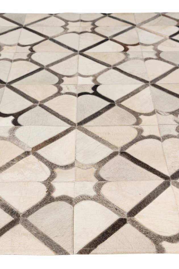 Detail image of 5' x 7' 11 Cowhide - Patchwork Rug