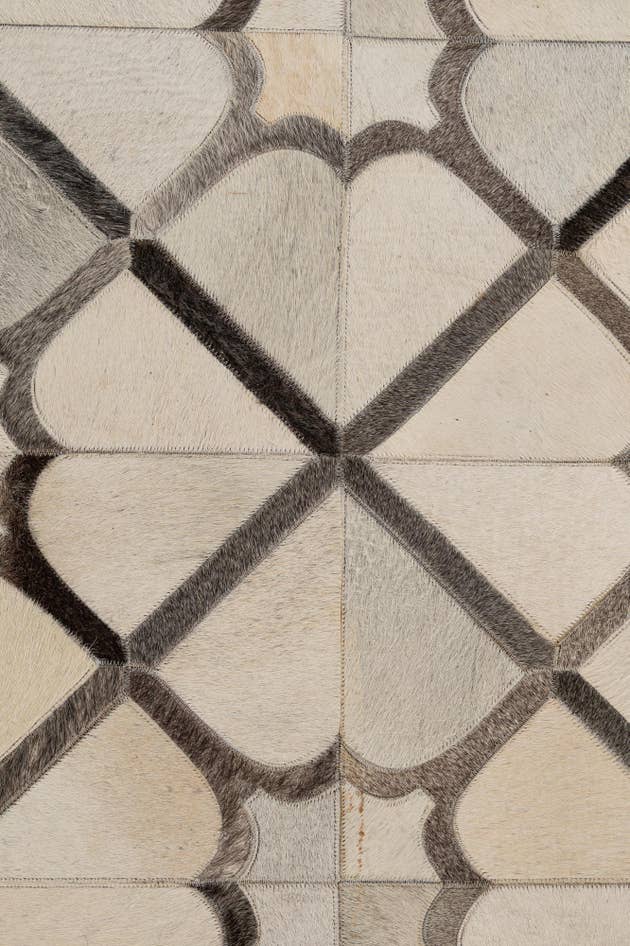 Detail image of 5' x 7' 11 Cowhide - Patchwork Rug