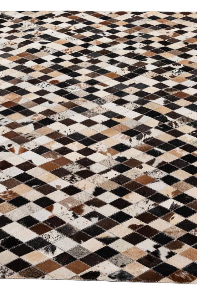 Detail image of 5' 1 x 8' Cowhide - Patchwork Rug