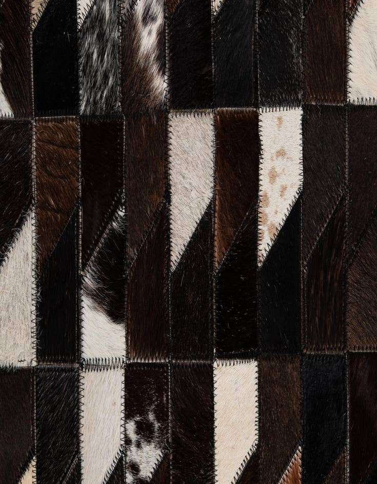 Detail image of 5' 1 x 7' 10 Cowhide - Patchwork Rug