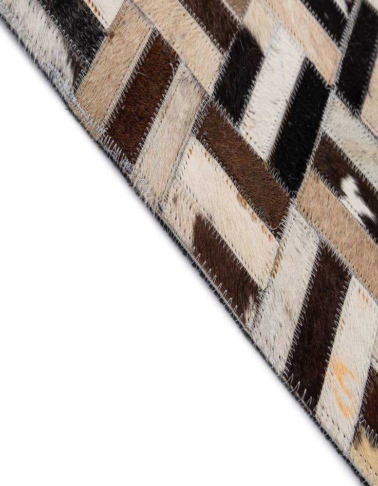 Detail image of 5' x 7' 10 Cowhide - Patchwork Rug