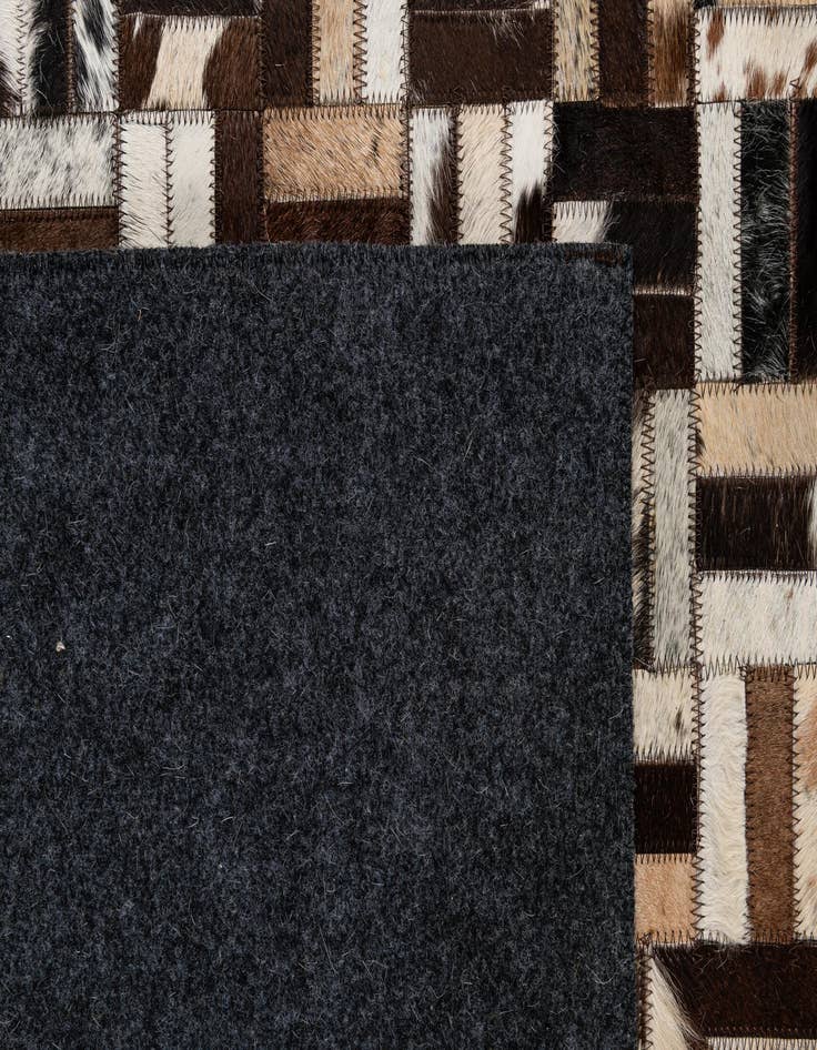 Detail image of 5' x 7' 10 Cowhide - Patchwork Rug