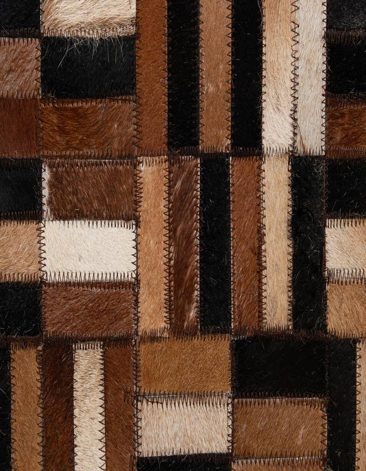 Detail image of 5' x 7' 11 Cowhide - Patchwork Rug