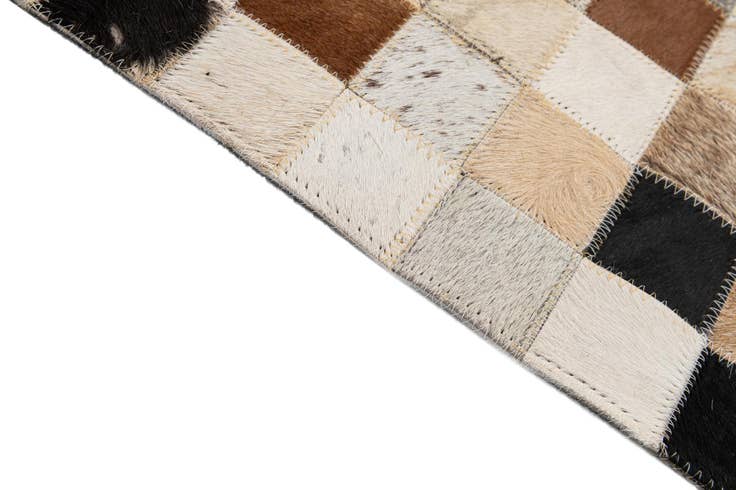 Detail image of 5' 1 x 7' 11 Cowhide - Patchwork Rug