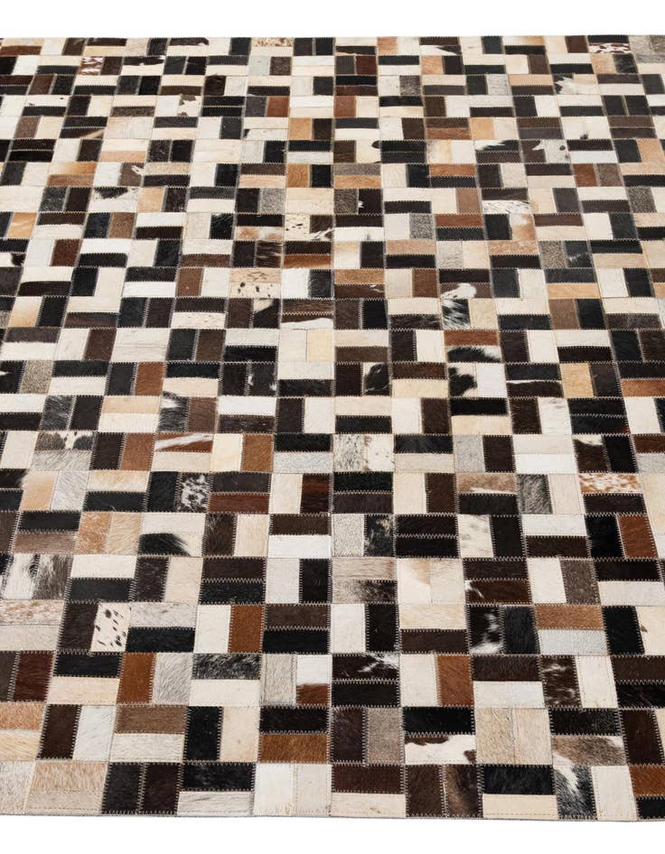 Detail image of 5' 1 x 8' Cowhide - Patchwork Rug