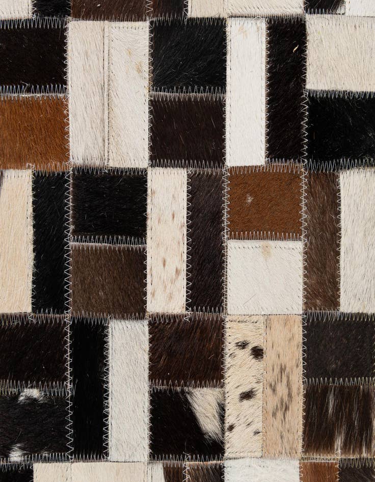 Detail image of 5' 1 x 8' Cowhide - Patchwork Rug