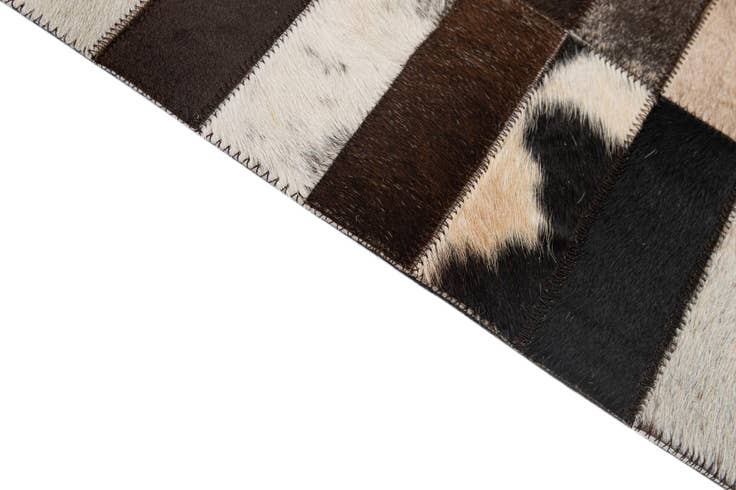 Detail image of 5' x 7' 11 Cowhide - Patchwork Rug
