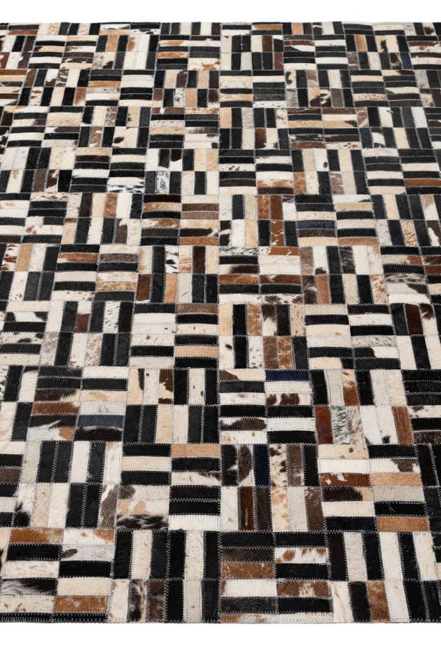 Detail image of 5' 1 x 8' Cowhide - Patchwork Rug