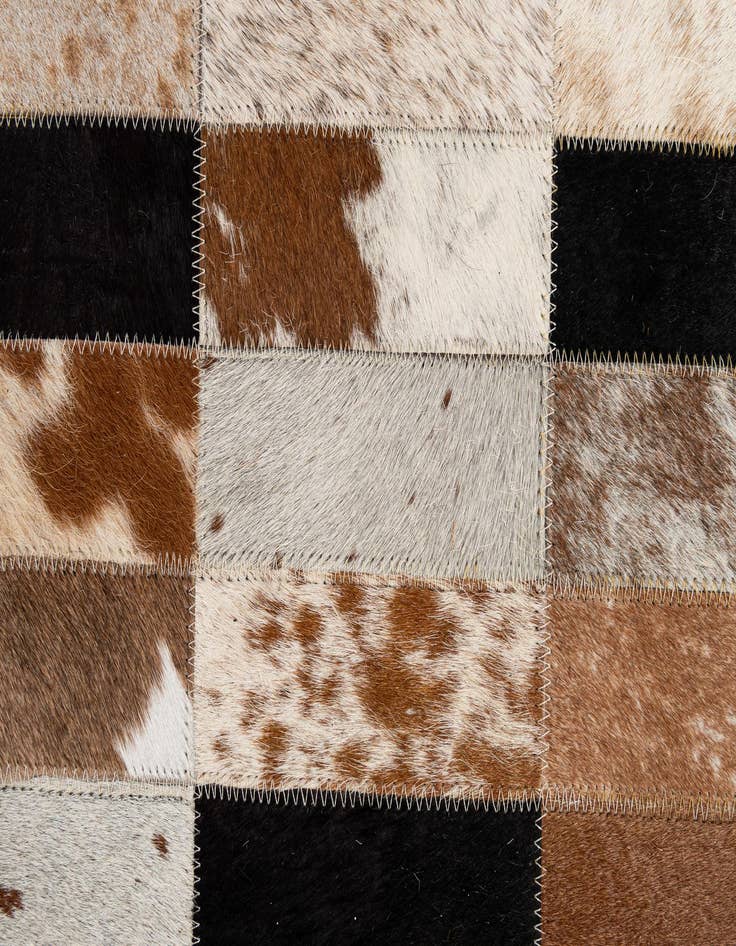 Detail image of 5' 1 x 7' 11 Cowhide - Patchwork Rug