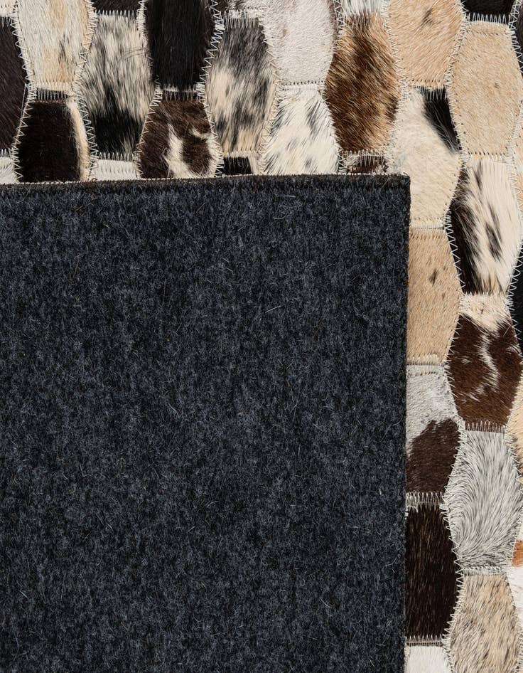 Detail image of 5' x 7' 10 Cowhide - Patchwork Rug