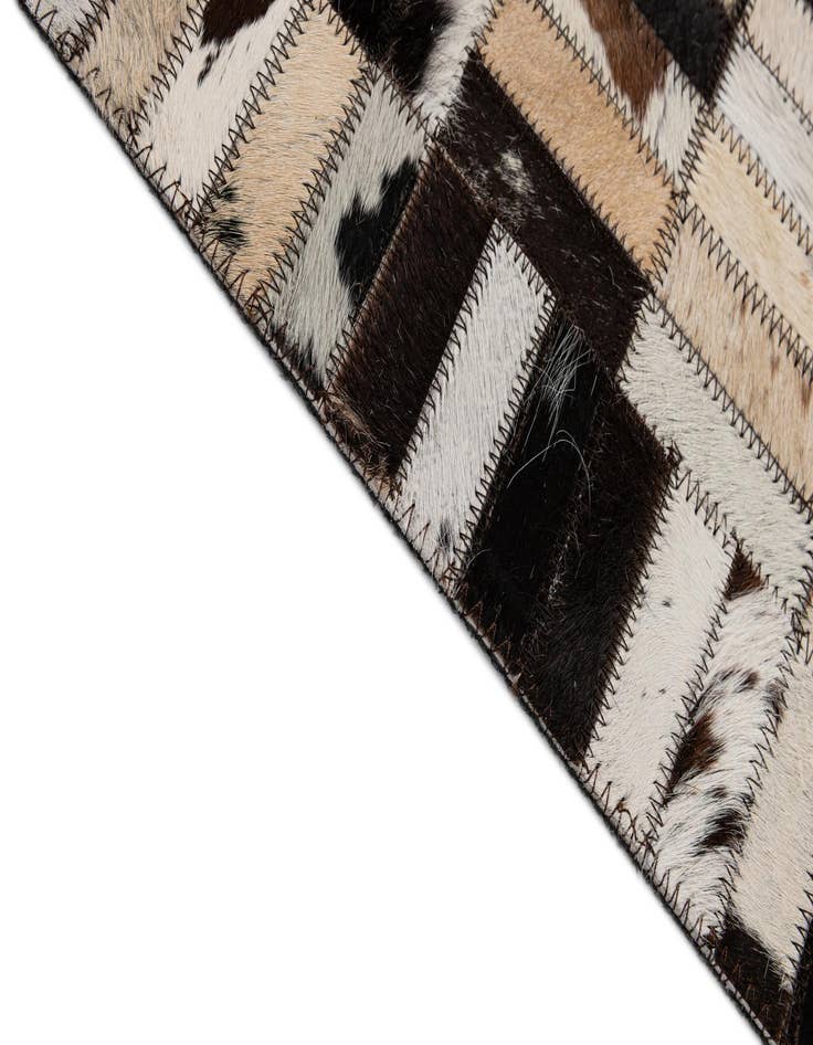 Detail image of 5' x 7' 10 Cowhide - Patchwork Rug
