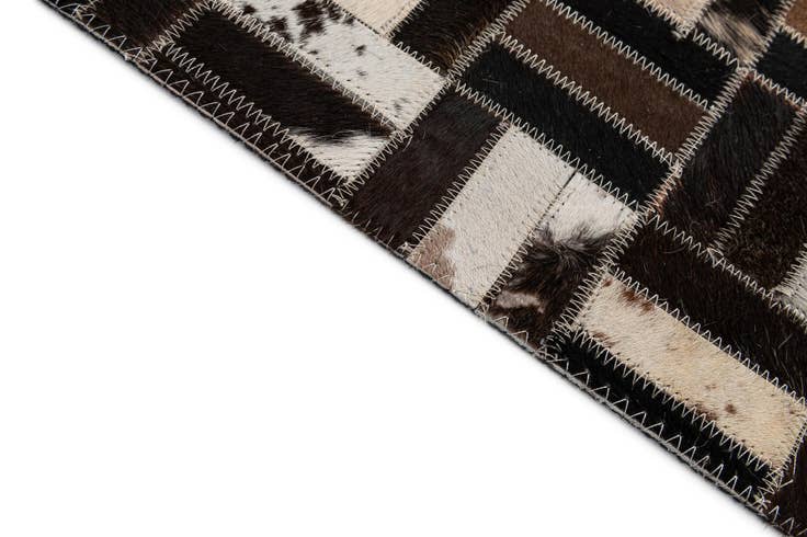 Detail image of 5' x 7' 11 Cowhide - Patchwork Rug