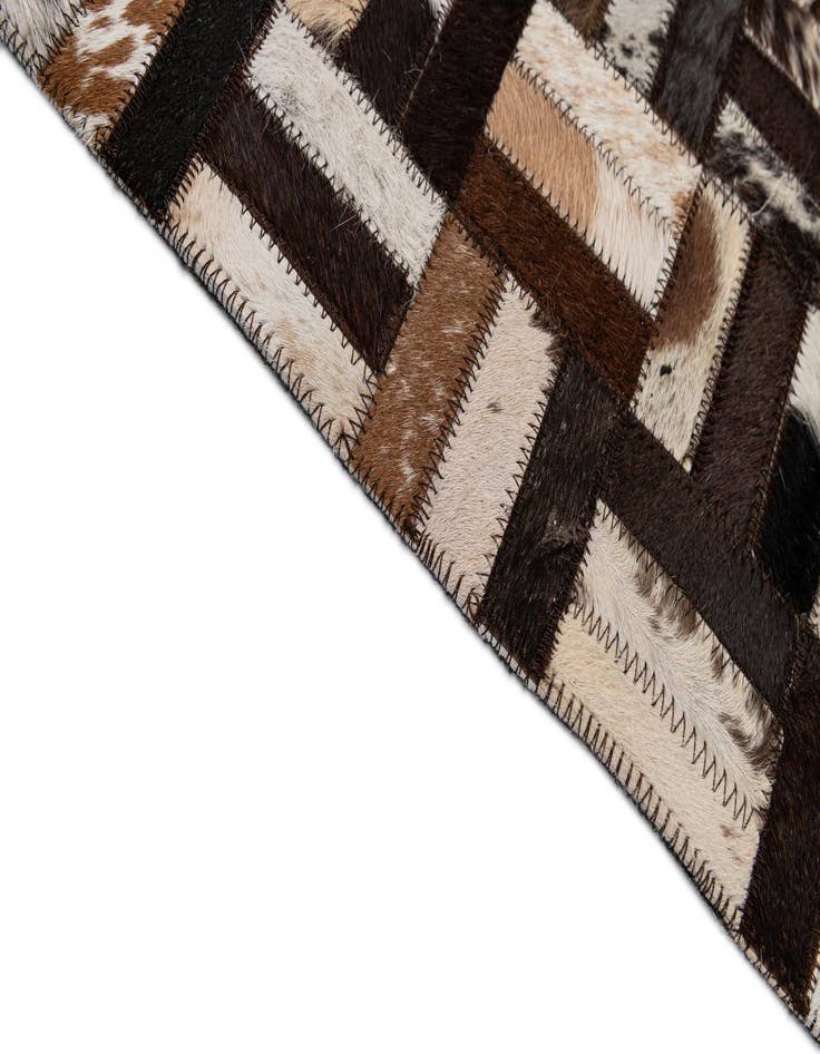 Detail image of 5' x 7' 10 Cowhide - Patchwork Rug