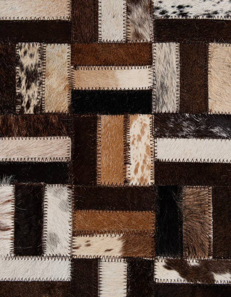 Detail image of 5' x 7' 10 Cowhide - Patchwork Rug