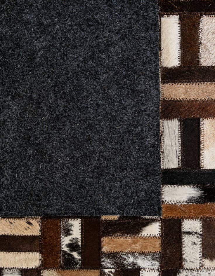 Detail image of 5' x 7' 10 Cowhide - Patchwork Rug