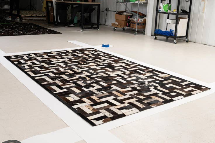Detail image of 5' 1 x 7' 11 Cowhide - Patchwork Rug