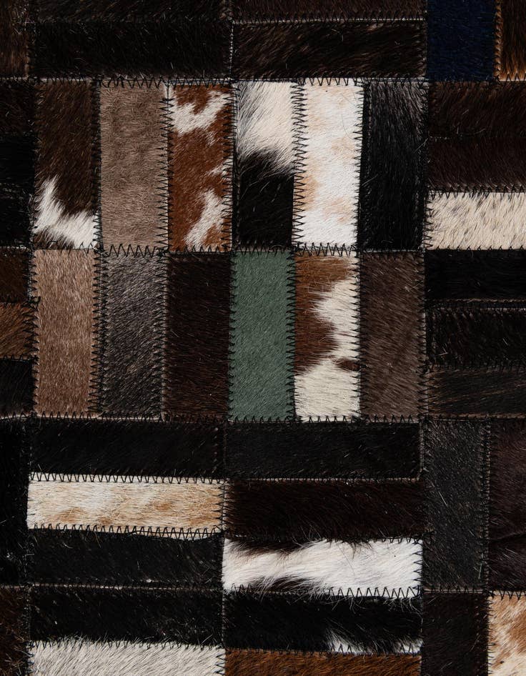 Detail image of 5' 1 x 8' Cowhide - Patchwork Rug