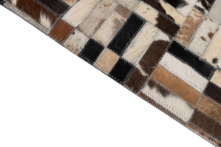 Detail image of 5' 1 x 8' Cowhide - Patchwork Rug