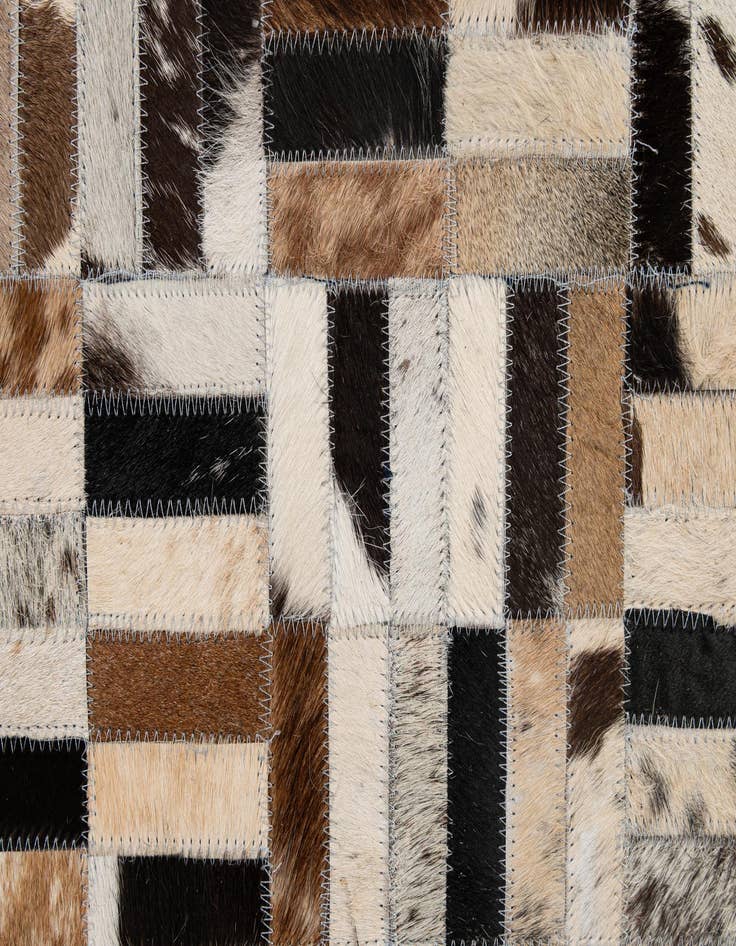 Detail image of 5' 1 x 8' Cowhide - Patchwork Rug