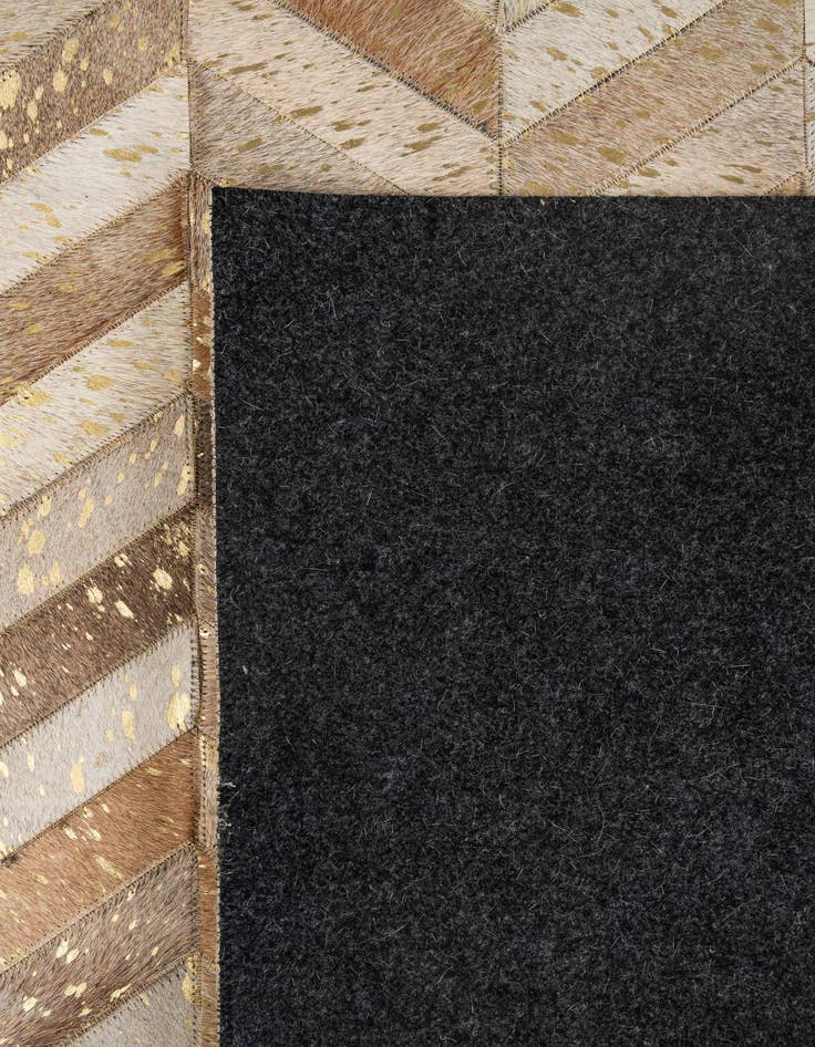 Detail image of 5' 1 x 8' Cowhide - Patchwork Rug