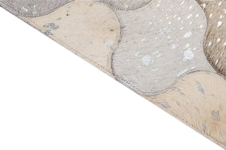 Detail image of 5' x 8' 3 Cowhide - Patchwork Rug