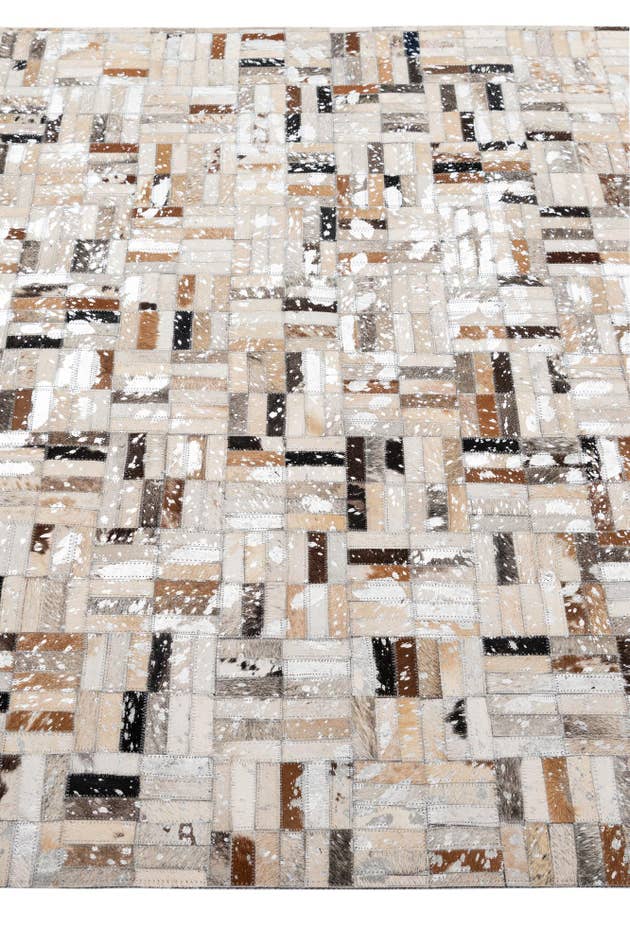 Detail image of 5' 1 x 7' 11 Cowhide - Patchwork Rug