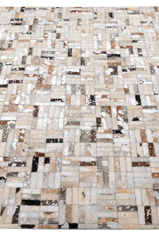 Detail image of 5' 1 x 8' Cowhide - Patchwork Rug