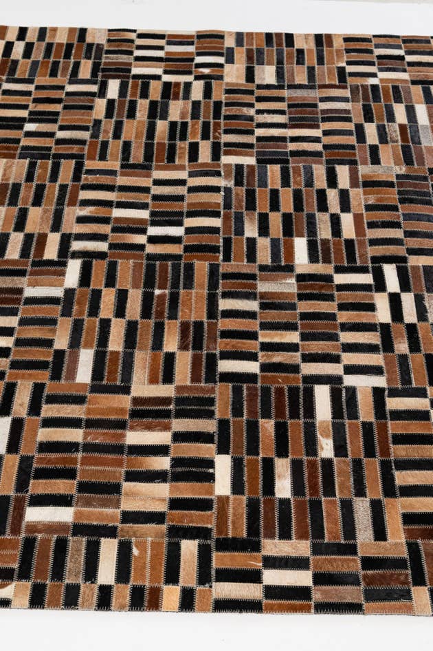 Detail image of 5' 1 x 7' 10 Cowhide - Patchwork Rug