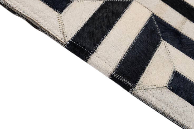 Detail image of 4' x 6' 1 Cowhide - Patchwork Rug