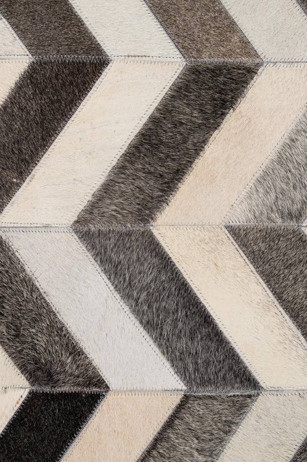 Detail image of 4' 1 x 6' 1 Cowhide - Patchwork Rug