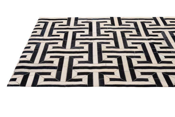 Detail image of 4' 1 x 6' 1 Cowhide - Patchwork Rug