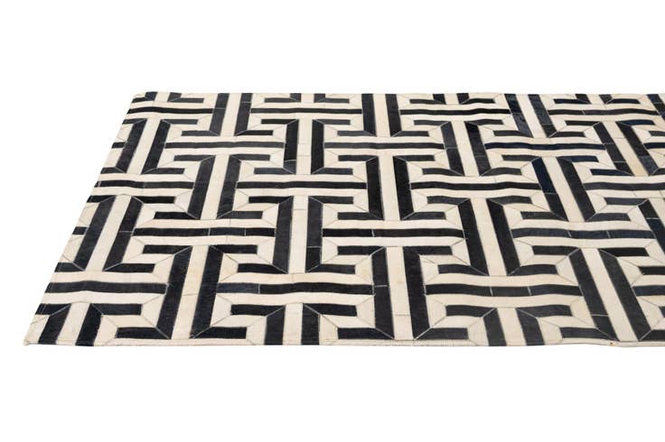 Detail image of 4' 2 x 6' 2 Cowhide - Patchwork Rug